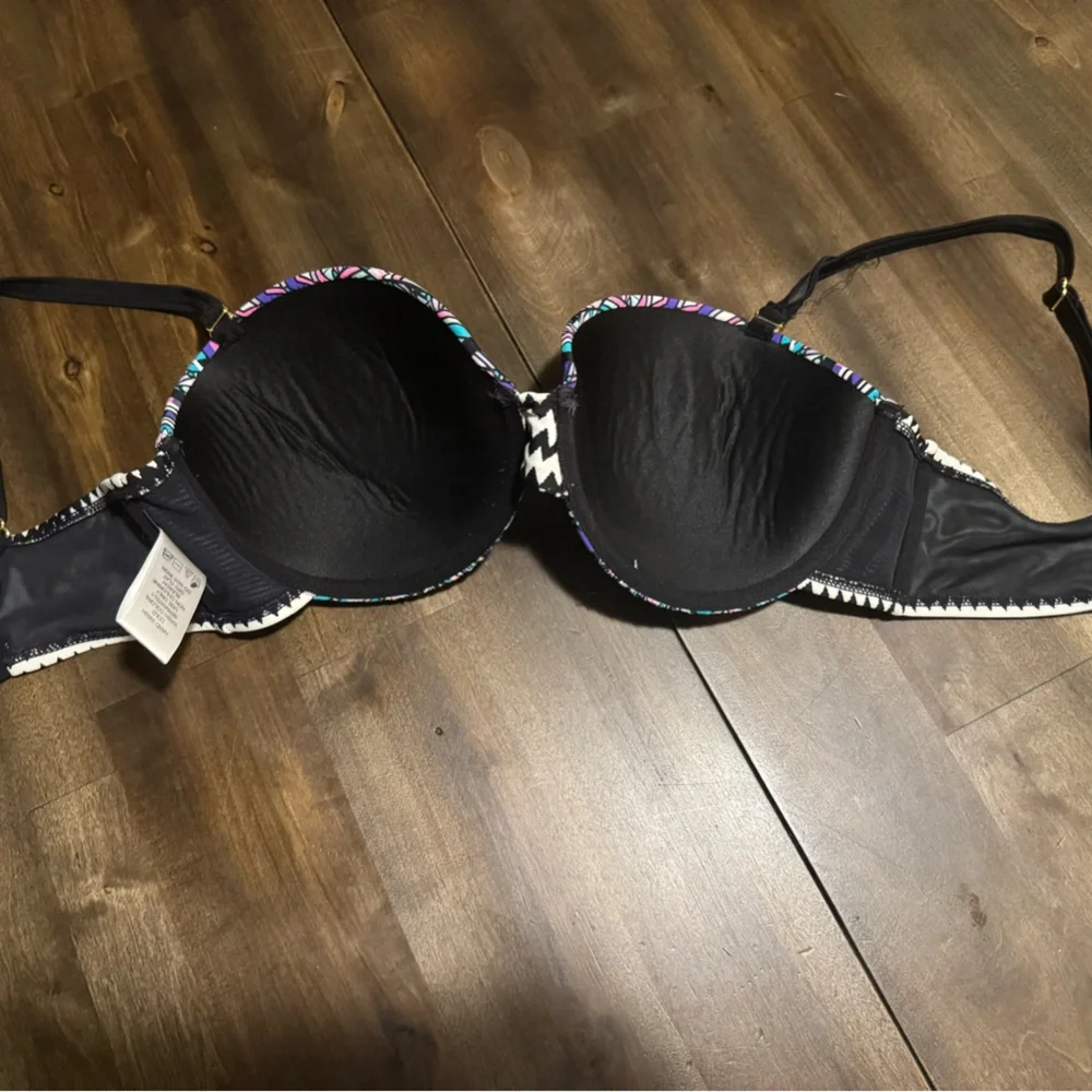 Geometric Patterned Bikini - Picture 8 of 13